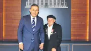 97 yaşındaki Kore gazisi Pirağa Uzun Trabzon Valiliği'ni ziyaret etti