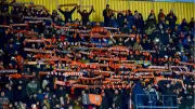 Futbol Taraftarları Neden Yaz Kış Atkı Takıyor? 100 Yıllık Gelenek